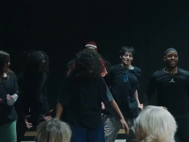 RÉSIDENCE DE DYPTIK⁠
Retour en images⁠
👀 ✨⁠
Du 8 au 11 septembre, le BLOCK accueillait en résidence la Compagnie Dyptik pour son projet Mussum. Mussum est une pièce du ressenti, une élévation qui transcende. Six danseur·ses et deux musiciens partagent un même territoire scénique. La musique, entre rythmes Gnawa et textures électroniques, agit comme une incantation qui fait naître le mouvement et réveille la mémoire des corps.⁠
🔗 + d'infos en bio⁠
⁠
🏠 La @ciedyptik (@mehdi_dyptik @souhailmarchiche) était accueillie en résidence au BLOCK · CCNR du 8 au 11 septembre dans le cadre de l'Accueil-studio 2026.⁠
⁠
🎥 @tomheroproduction