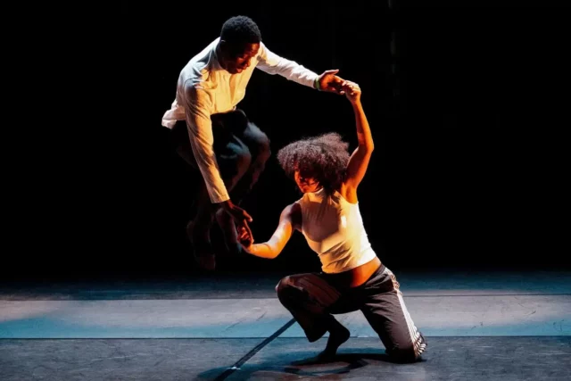 FUNKONNECTION & IAAL EN CRÉATION⁠
Retour en images⁠
👀 ✨⁠
La semaine dernière, nos artistes associé·es étaient à Rillieux-la-Pape pour finaliser leurs créations respectives.⁠
📍 Au studio de la Velette, les trois danseuses de @funkonnection69 ont retrouvé le musicien @hudge.music pour peaufiner la réécriture de Pace, Lock & Havin’Funk.⁠
📍 À L’Échappée, @lynn__diva (@iaal.cie) et @papesalifdieme ont travaillé la lumière et la musique de leur duo Kassoumay.⁠
⁠
🔥 Rendez-vous dimanche 27 septembre au Théâtre Albert Camus à Bron : les deux compagnies partageront le plateau pour le week-end d’ouverture du festival Karavel.⁠
⁠
🔗 Infos & réservations : en bio⁠
⁠
📸 BLOCK