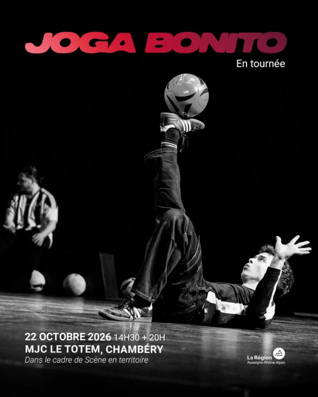 JOGA BONITO EN TOURNÉE⁠
⚽ 🇧🇷⁠
La pièce de Moncef Zebiri poursuit sa tournée dans la région. Le 22 octobre, retrouvez la team de Joga Bonito au Totem, @mjc_chambery. Pensée comme une célébration populaire de l’art et du sport, Joga Bonito signifie le "beau jeu" en Brésilien. La pièce fusionne deux cultures populaires, le foot et le break, avec une même ambition : transformer la technique en plaisir et la performance en jeu.⁠
⁠
📅 Jeudi 22 octobre 2026 🕐 14h30 + 20h⁠
📍 Le Totem, MJC de Chambéry (73)⁠
💸 11 € / 15 €⁠
🔗 Réservations : lien en bio⁠
⁠
🤝 Dans le cadre du dispositif “Scène en territoire” de la @region_auvergnerhonealpes⁠
⁠
📸 @tony_noel
